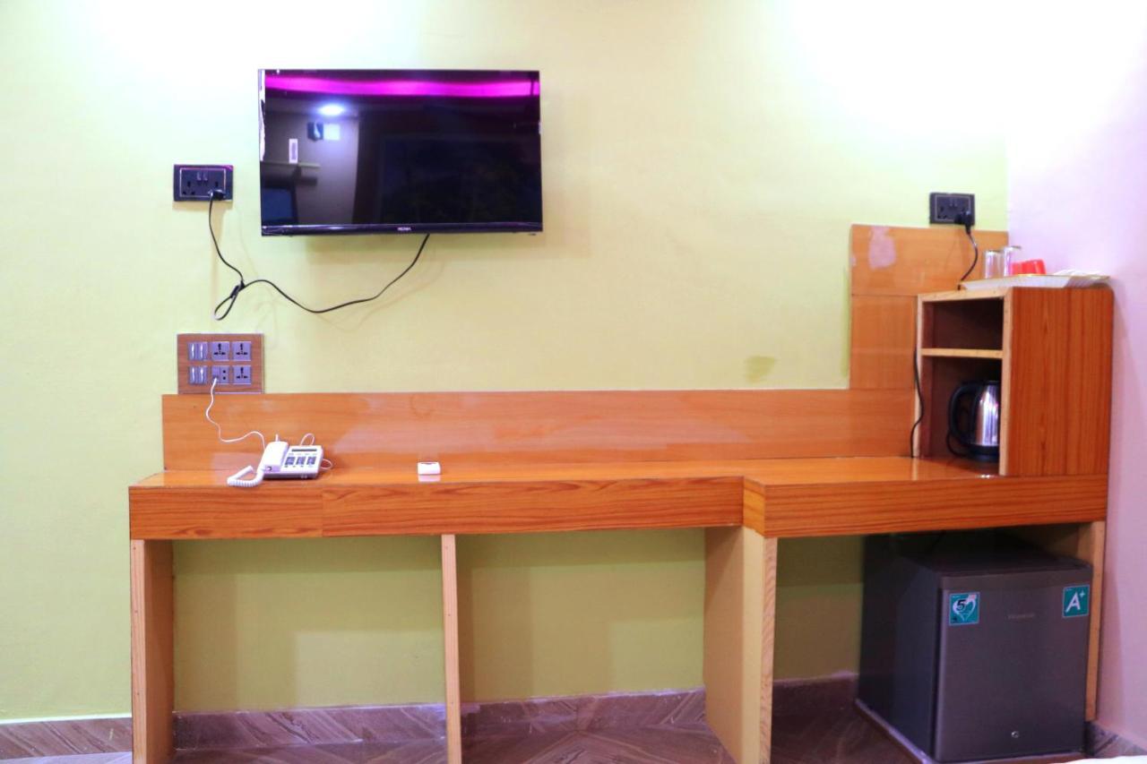 Hotel National Park Sauraha- Homely Stay And Peaceful Location With Jungle Safari Arrangements Exterior photo