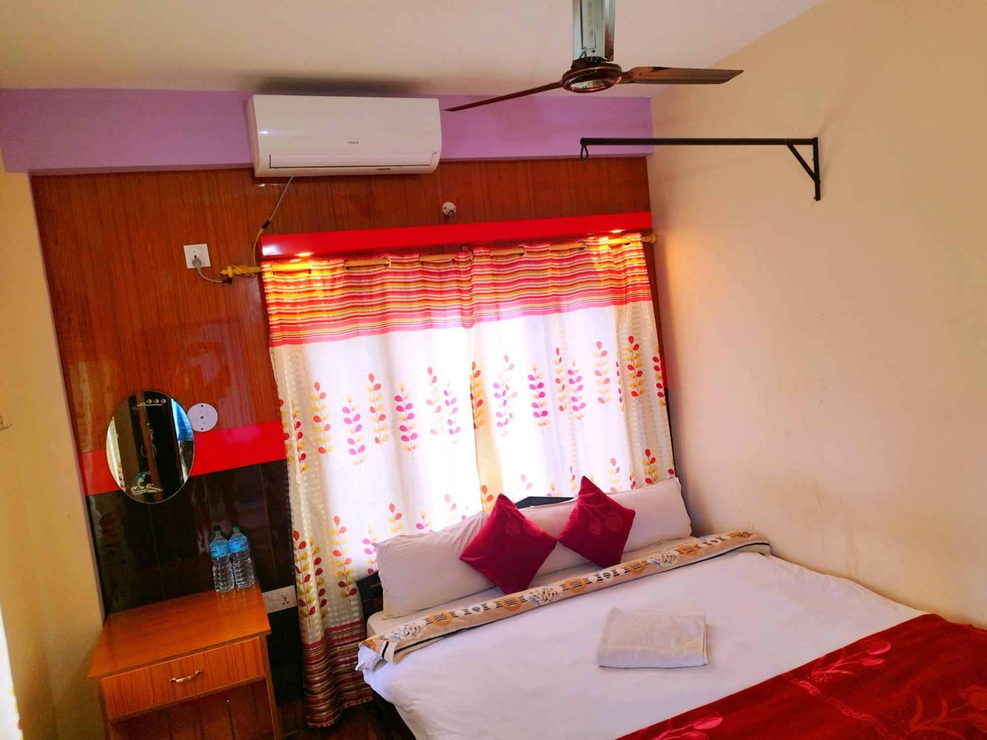 Hotel National Park Sauraha- Homely Stay And Peaceful Location With Jungle Safari Arrangements Exterior photo